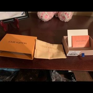 LV wallet box